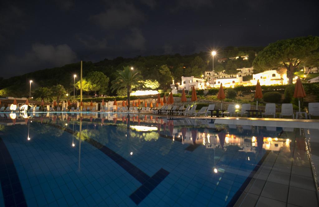 Hotel Cala Di Mola ปอร์โตอัซซูร์โร ภายนอก รูปภาพ